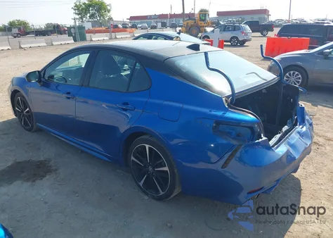 2018 Toyota Camry Xse z USA, uszkodzony, nr VIN 4T1B61HK1JU070535